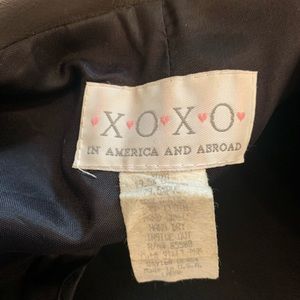 I’m guessing faux-leather? Cute, says large, but looks smaller